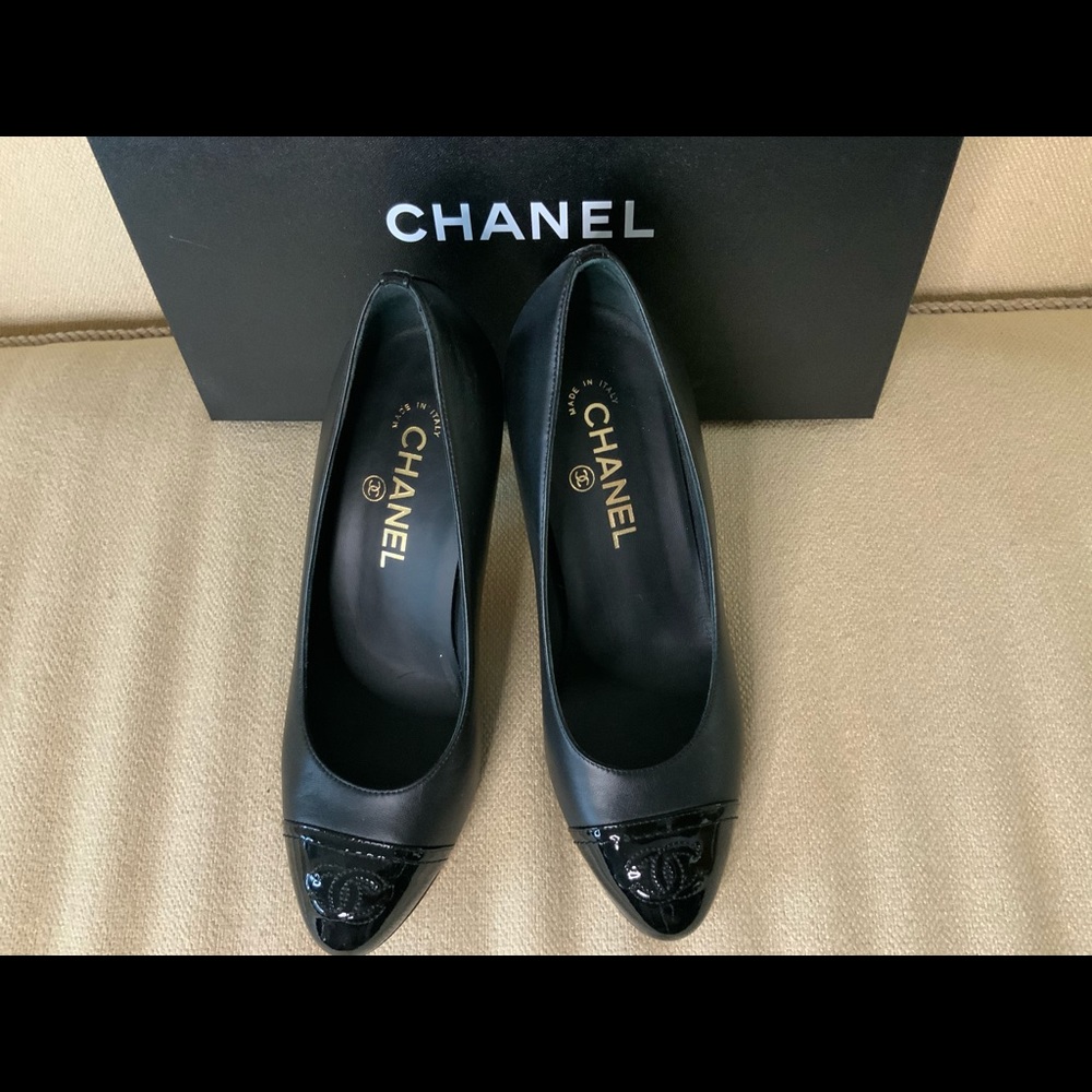 Chanel patent toe CC pump size 37